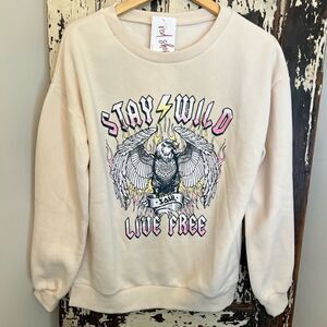 NWT Live Free women’s Baeverly sweatshirt. Size Medium.
